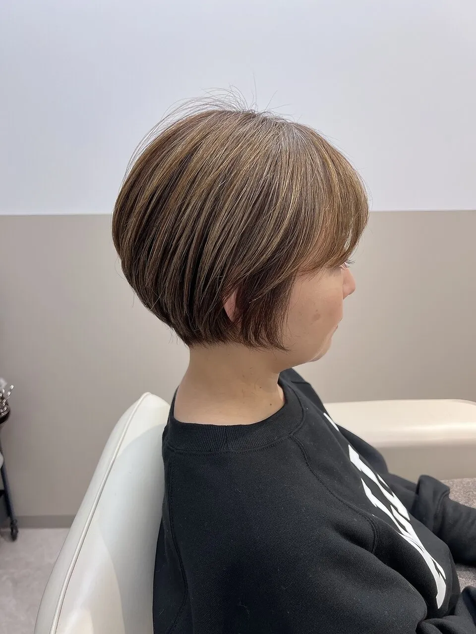 前下がり ショートボブ ミルクティー アースカラー 脱白髪染め
