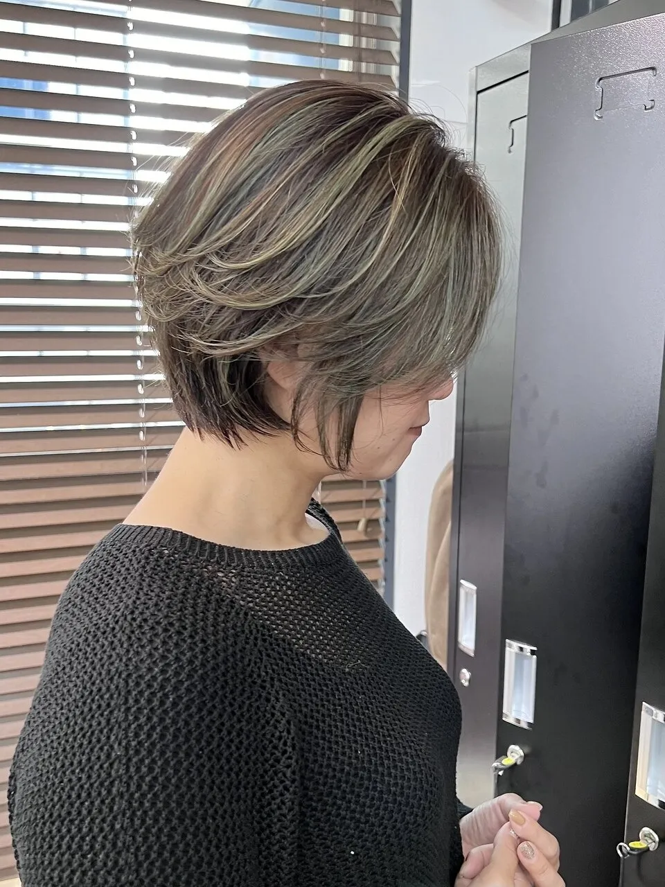 神戸元町三宮 白髪ぼかし ショートヘア 髪質改善 オリーブカラー