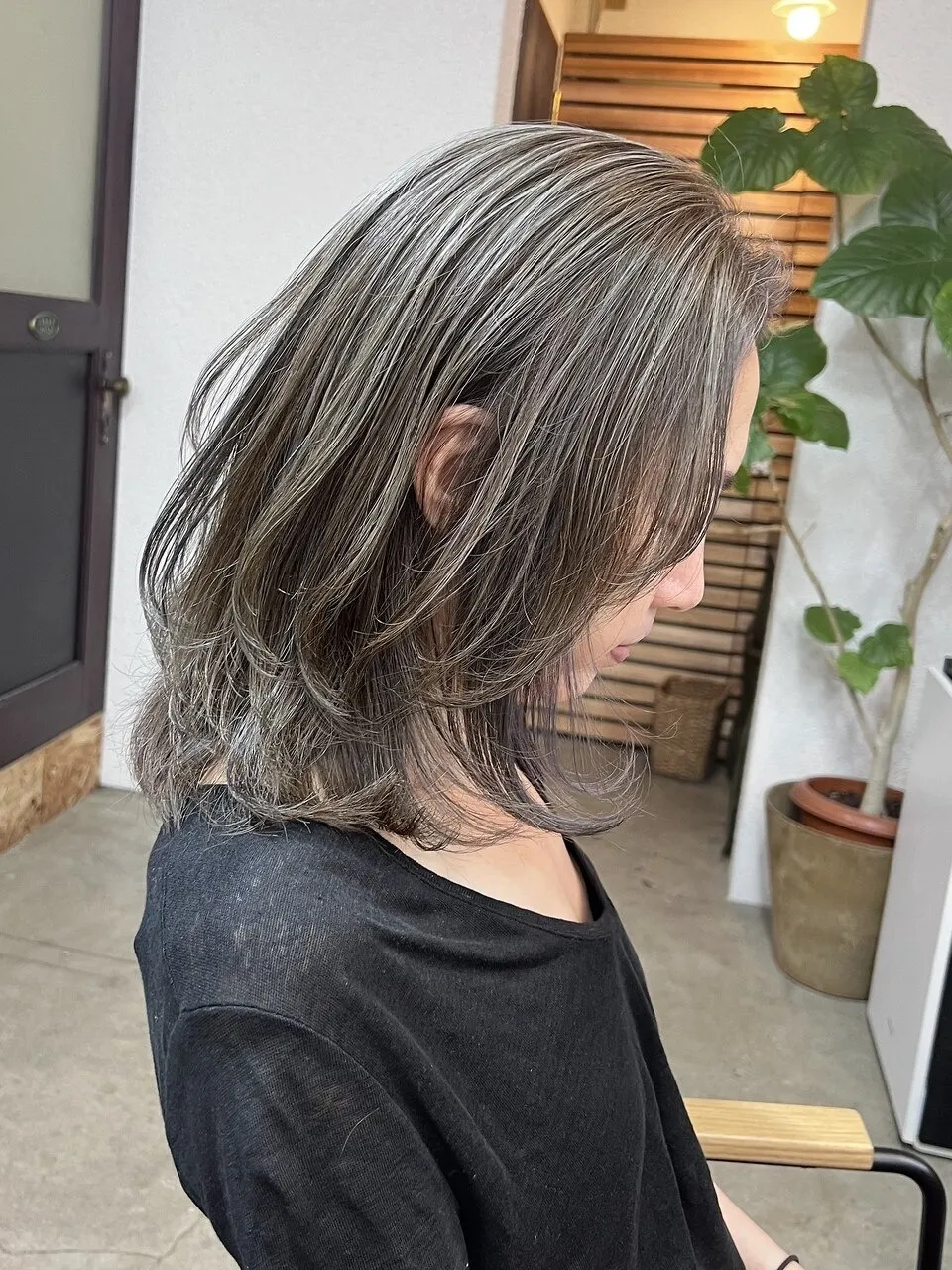 脱白髪染めハイライト 白髪ぼかし レイヤーカット くせ毛 50代