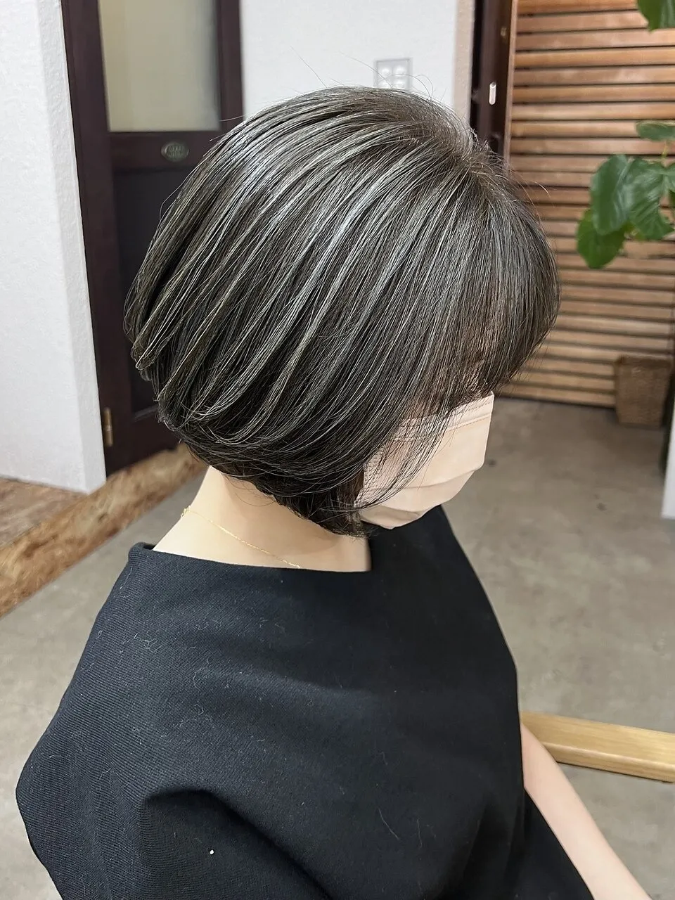 白髪ぼかし 脱白髪染め ハイライト ボブ グレージュ